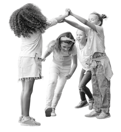 Vier Kinder, die sich an den Händen halten, einen Kreis bilden und sich gemeinsam drehen.